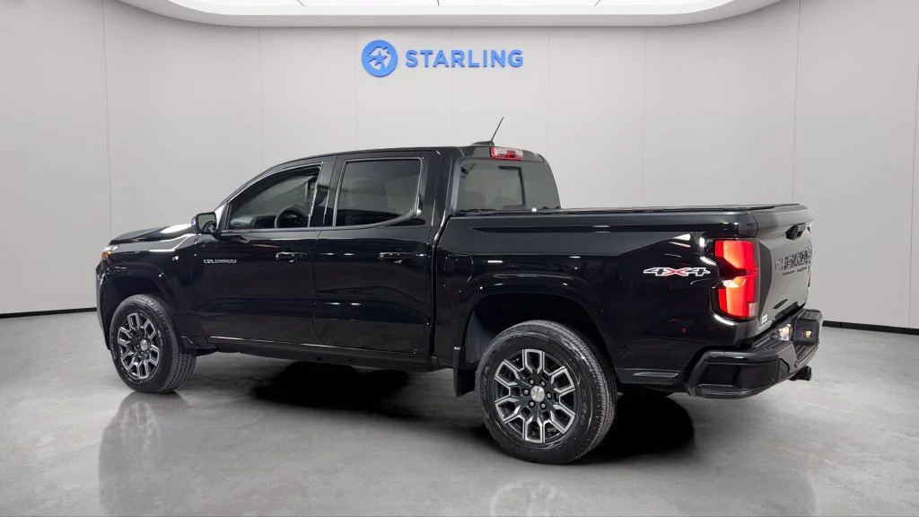 Used 2023 BLACK Chevrolet 4WD LT image 4