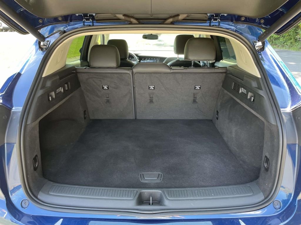 Used 2022 Blue Buick Essence image 8