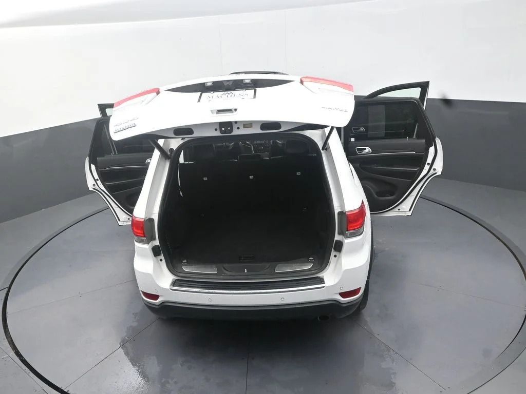 Used 2018 White Jeep Limited image 19