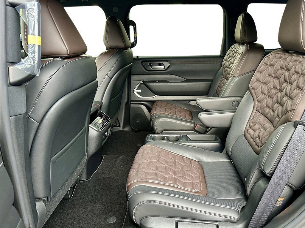 New 2026 Gun Metallic / Super Black Two-tone Nissan Platinum Reserve image 25