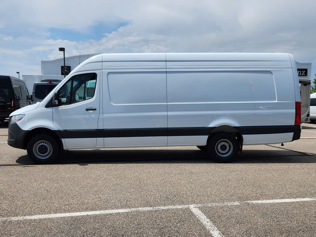 New 2026 ARCTIC WHITE Mercedes-Benz CARGO image 5