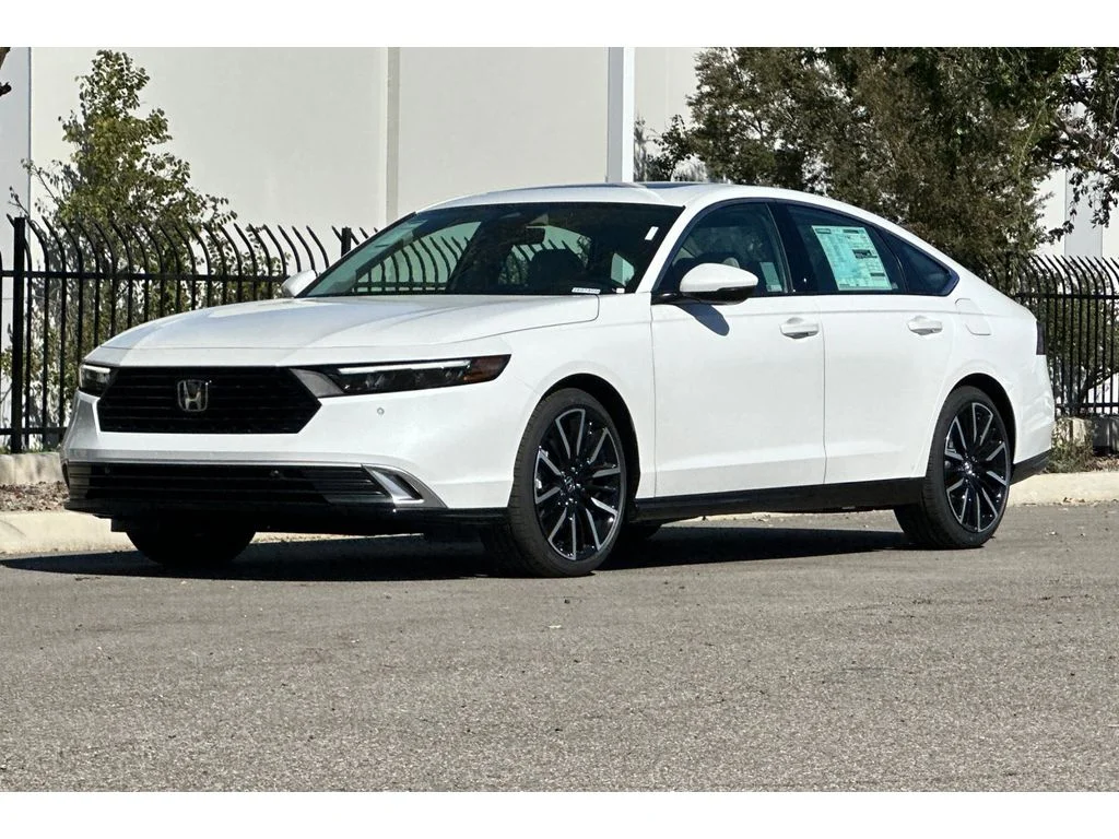 New 2026 Platinum White Pearl Honda Touring image 9