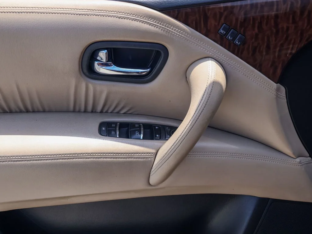 Used 2018 Brown Nissan SL image 21