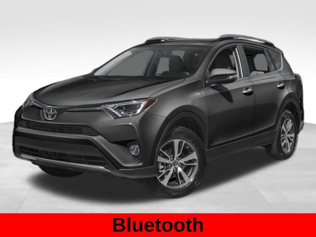 Used 2018 Gray Toyota XLE image 3