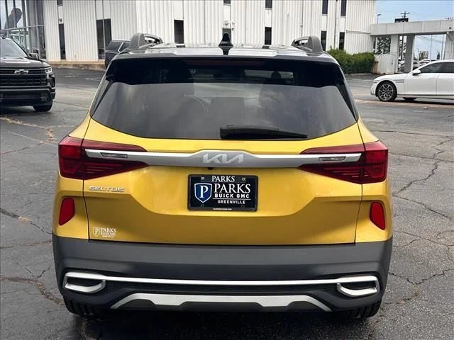 Used 2023 Yellow Kia Nightfall image 10