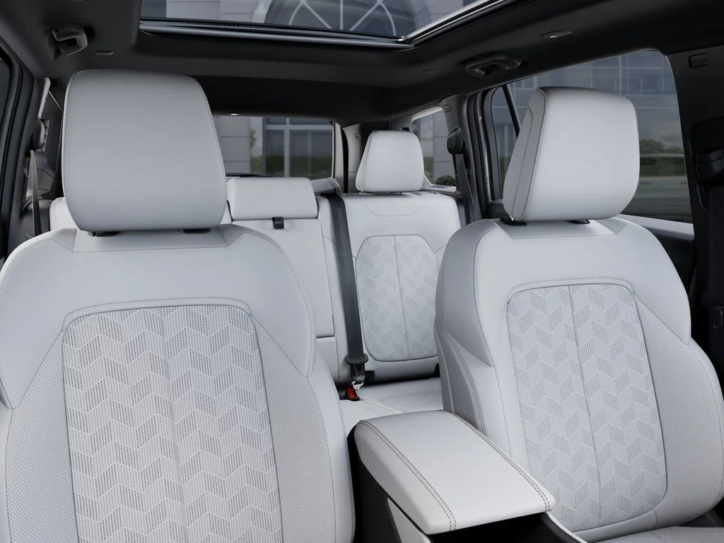 New 2026 Bright White Clear-Coat Exterior Paint Jeep Overland image 26