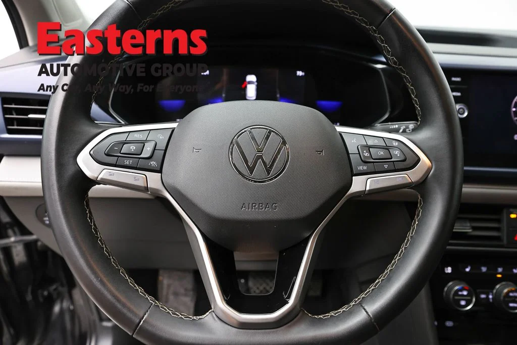 Used 2024 Black Volkswagen 1.5T SE image 10