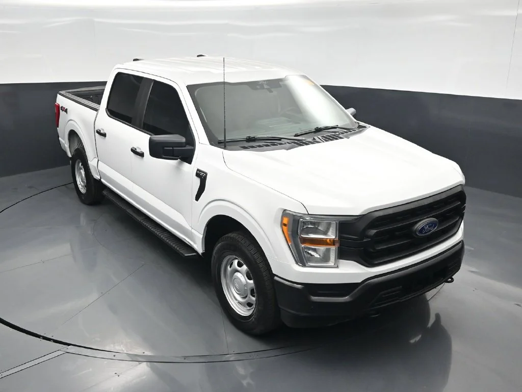 Used 2021 White Ford XL image 30