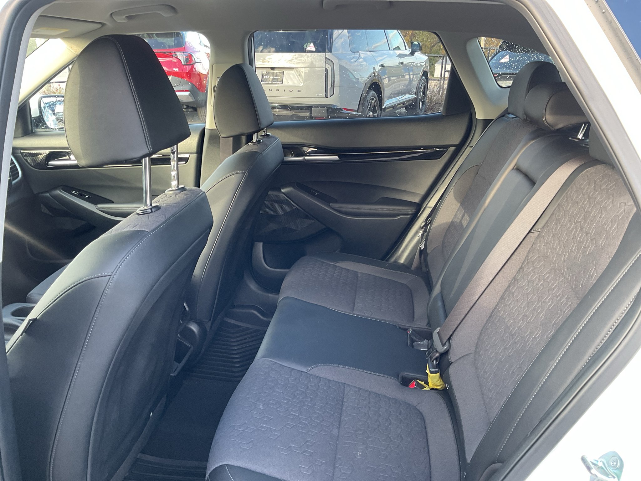 Used 2025 Snow White Pearl Kia S image 16