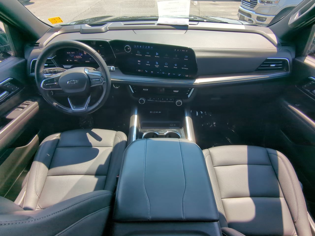 2025 Chevrolet Suburban Z71 - Photo 14