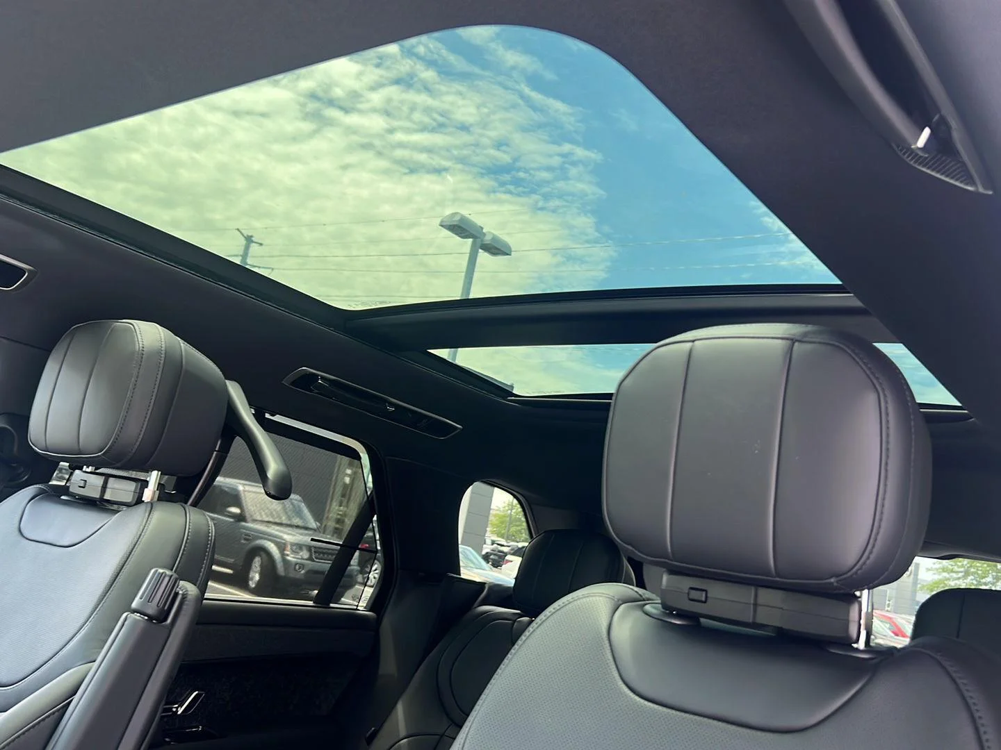 New 2026 Fuji White Land Rover Dynamic SE image 24