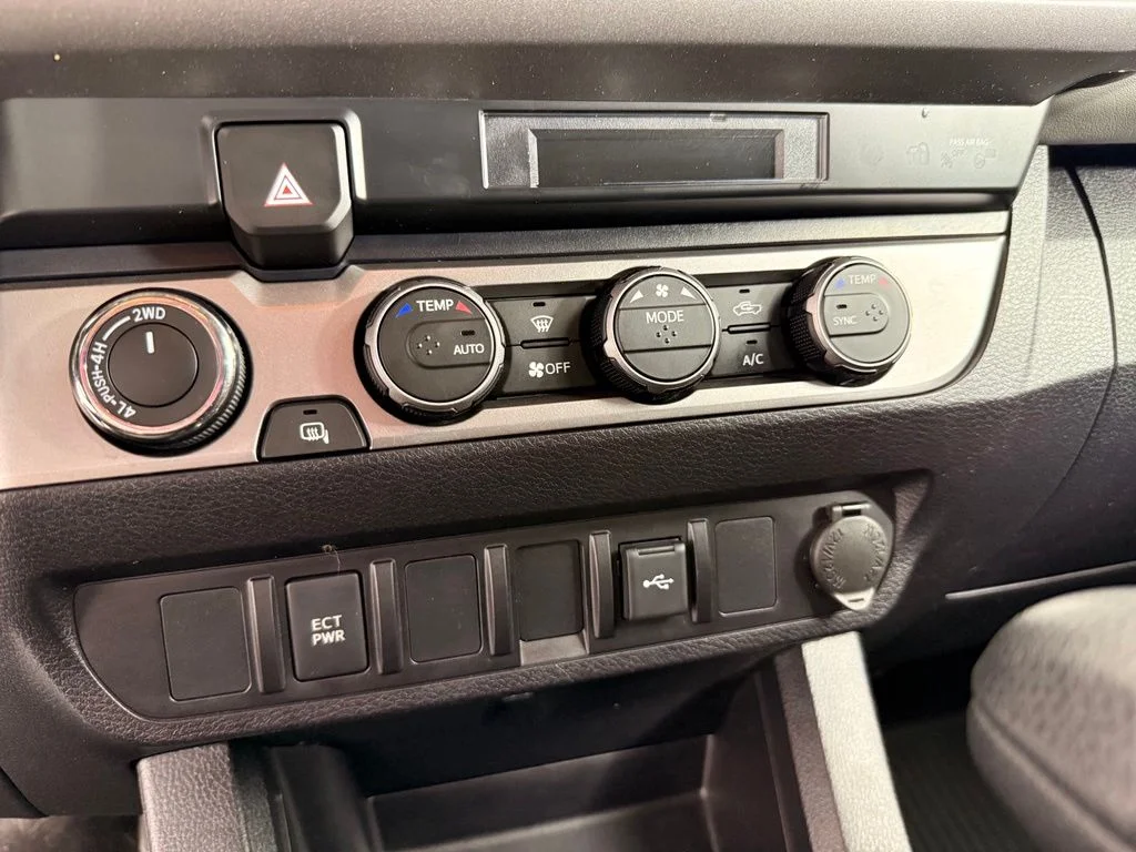 Used 2021 White Toyota SR5 image 25