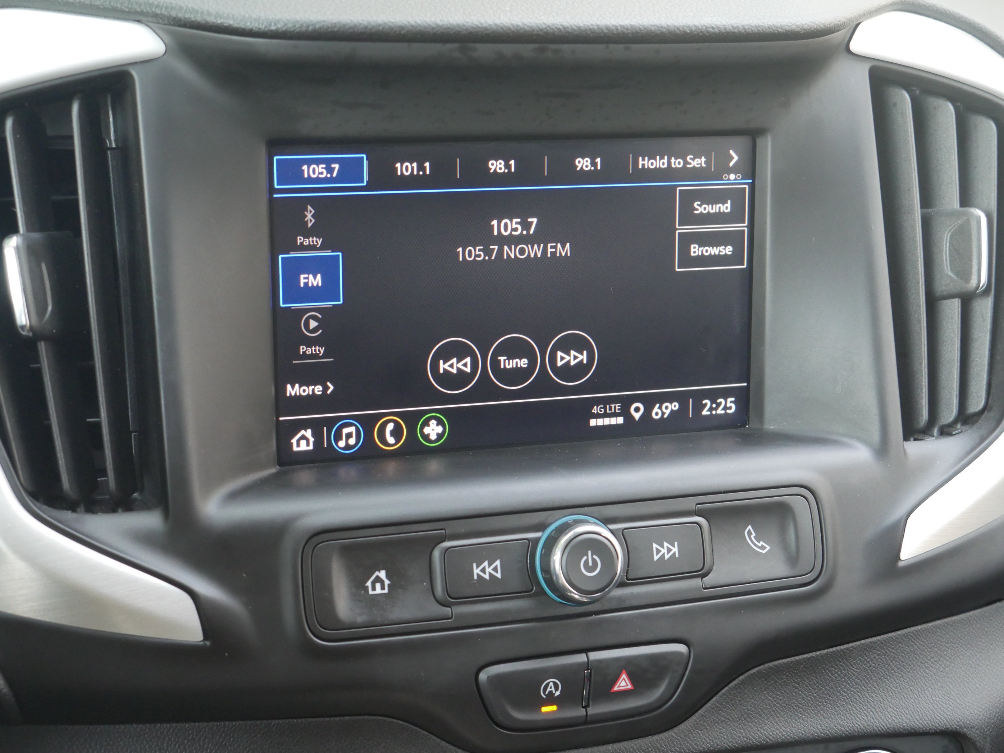 Used 2024 Summit White GMC SLE image 10
