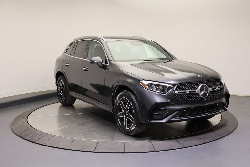 Used 2027  Mercedes-Benz GLC 300 image 3