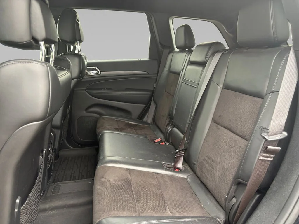 Used 2020 Black Jeep Laredo image 14