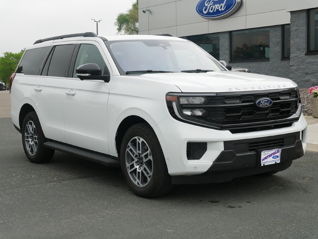 Used 2025 Ford Expedition Active with VIN 1FMJU1J88SEA23188 for sale in Northfield, Minnesota