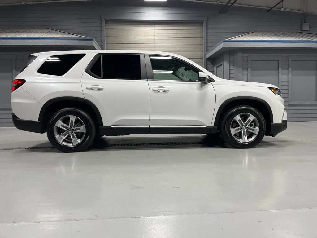 Certified Used 2023 Platinum White Pearl Honda AWD EX-L image 47