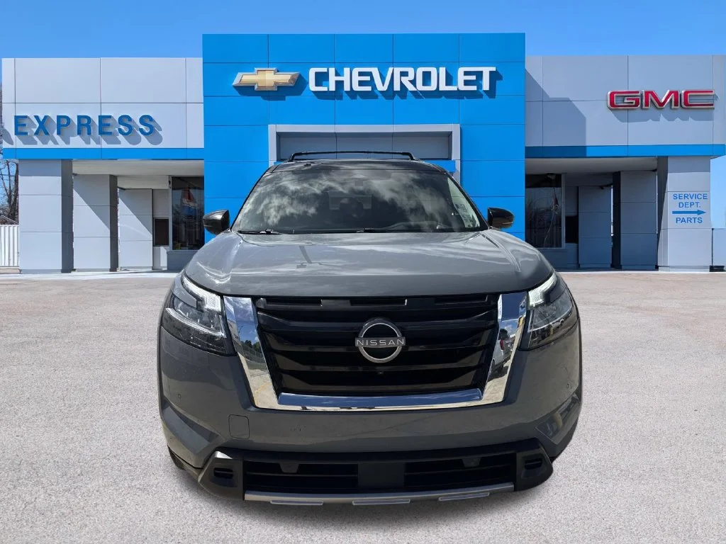 Used 2023 Gray Nissan Platinum image 5