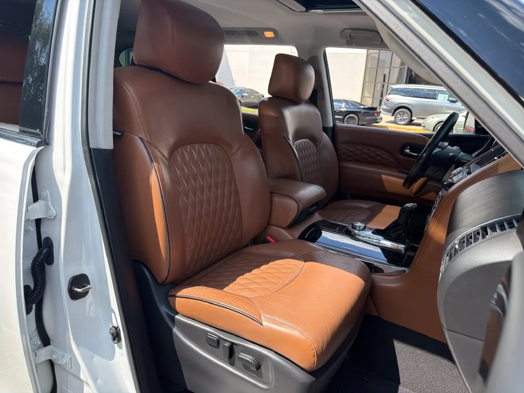 Used 2018 Moonstone White INFINITI  image 42