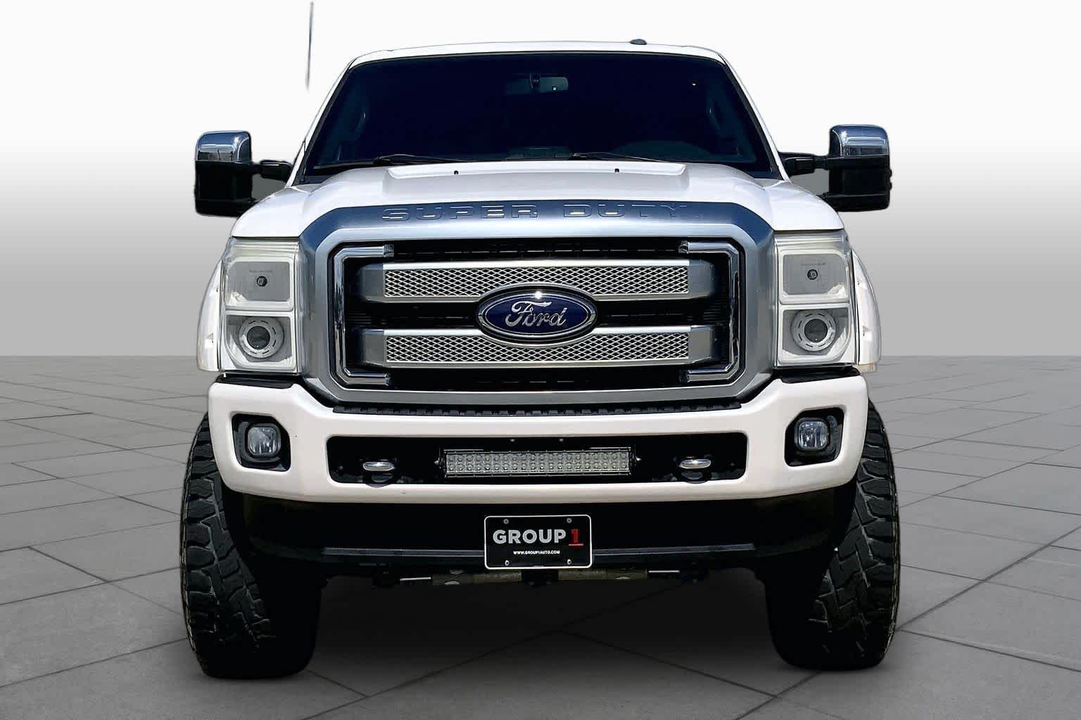 Used 2015 White Platinum Metallic Tri-Coat Ford Platinum image 3