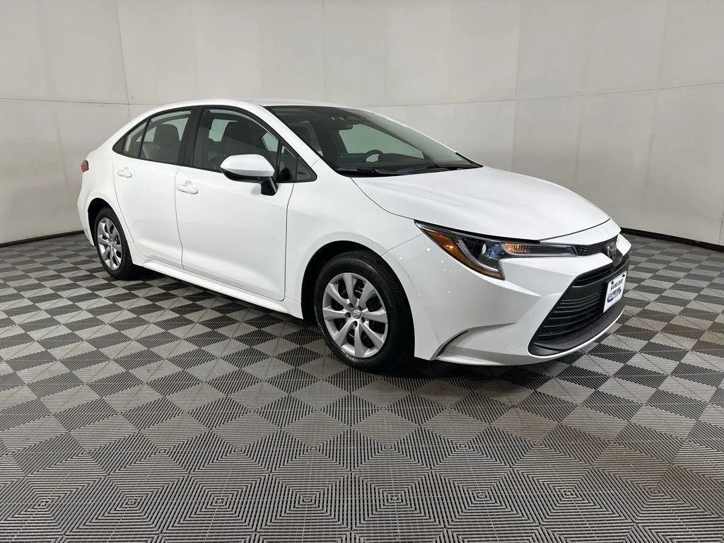 Used 2026 Ice Cap Toyota LE image 24