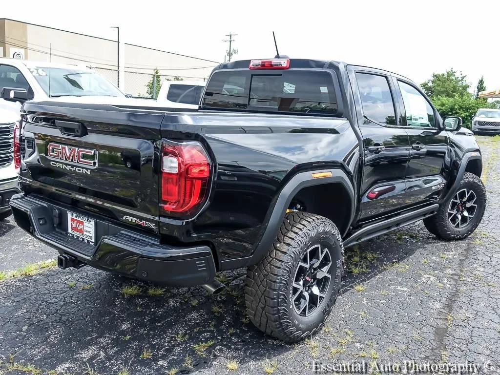 2026 GMC Canyon AT4X - Photo 9