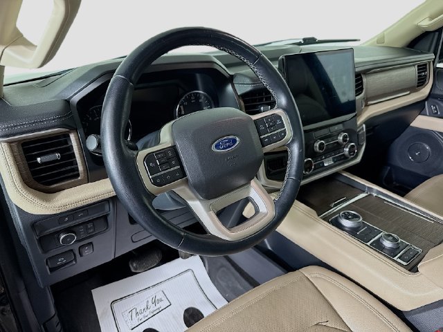 Used 2022  Ford Limited image 9