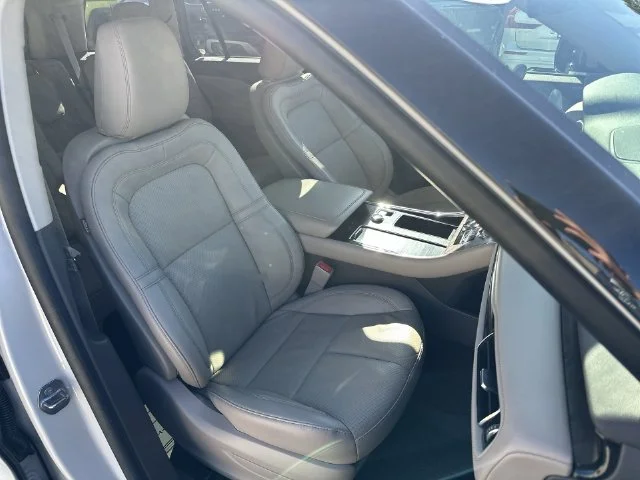 Used 2024 White Lincoln Reserve image 27