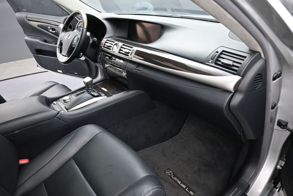 Used 2013 Silver Lexus 460 L image 26