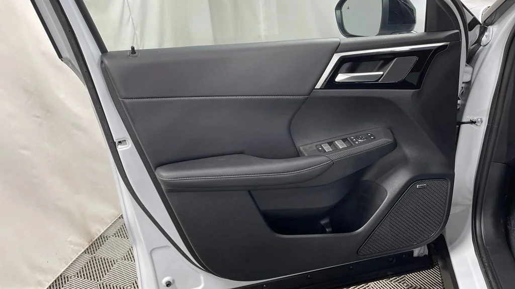 New 2026 White Diamond/Black Roof Mitsubishi TRAIL EDITION S-AWC image 24