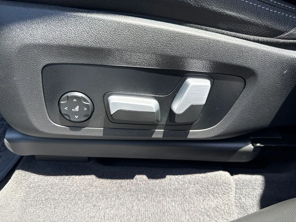 Used 2023 Black BMW xDrive30i image 23