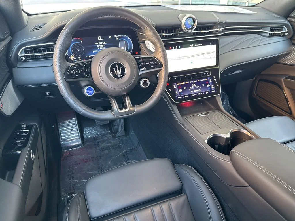 Used 2025 Bianco Maserati Base image 18