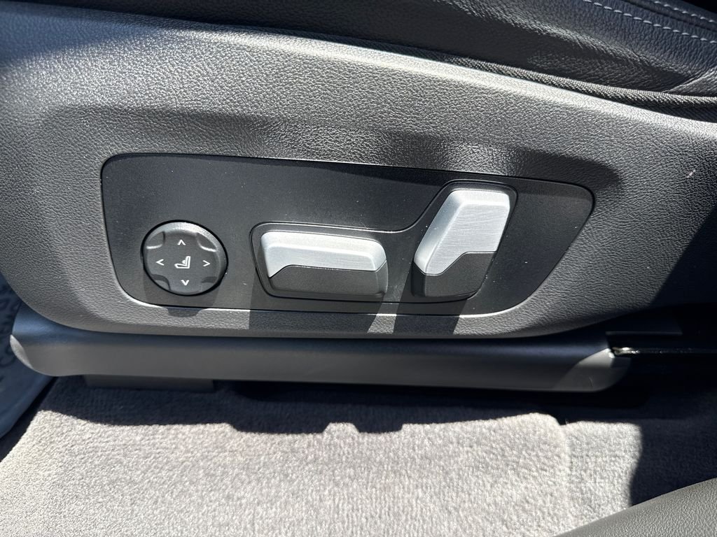 Used 2023 Black BMW xDrive30i image 23