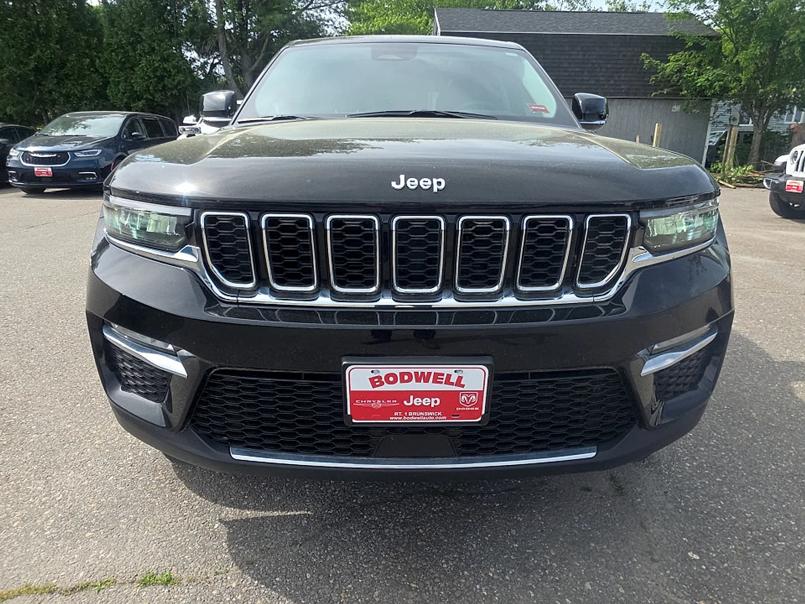Certified Used 2023 Diamond Black Crystal Pearlcoat Jeep Limited 4x4 image 8
