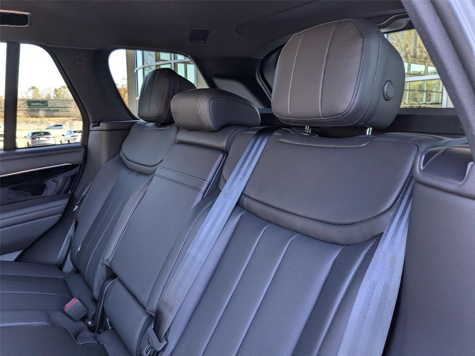 New 2025 Carpathian Grey LAND ROVER SE PHEV image 28