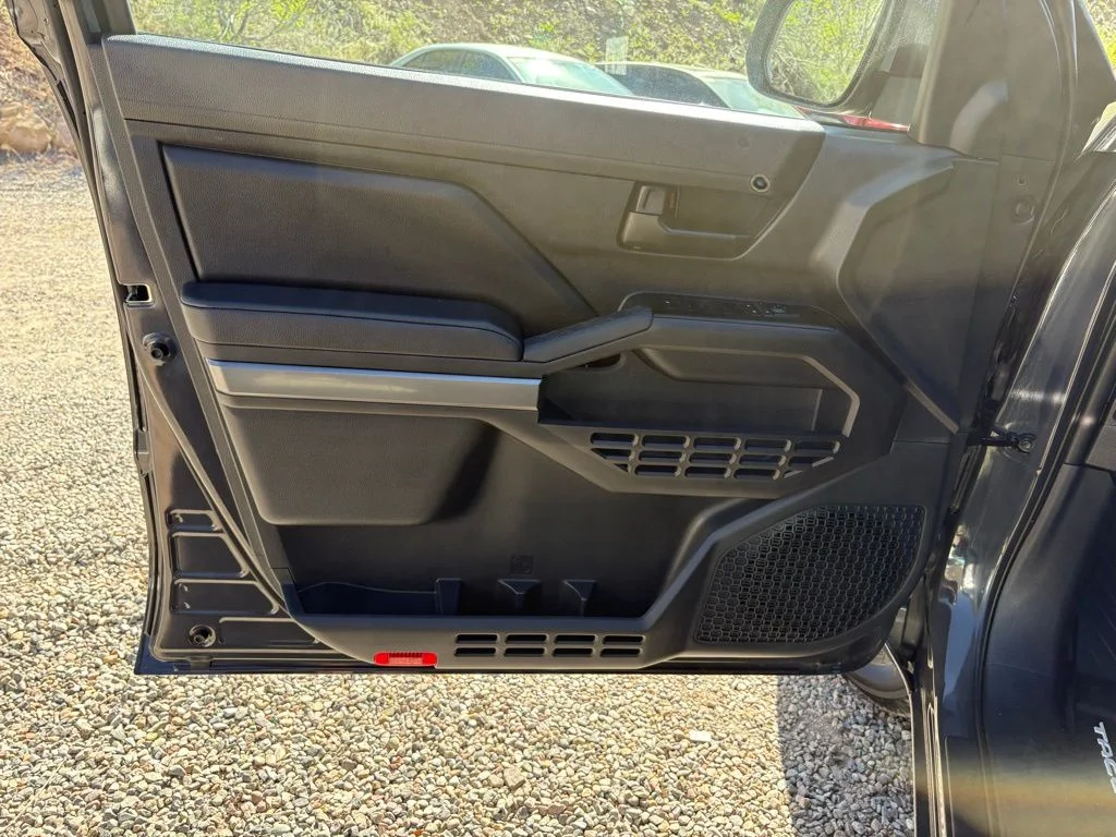 Used 2026 UNDERGROUND Toyota SR5 image 14