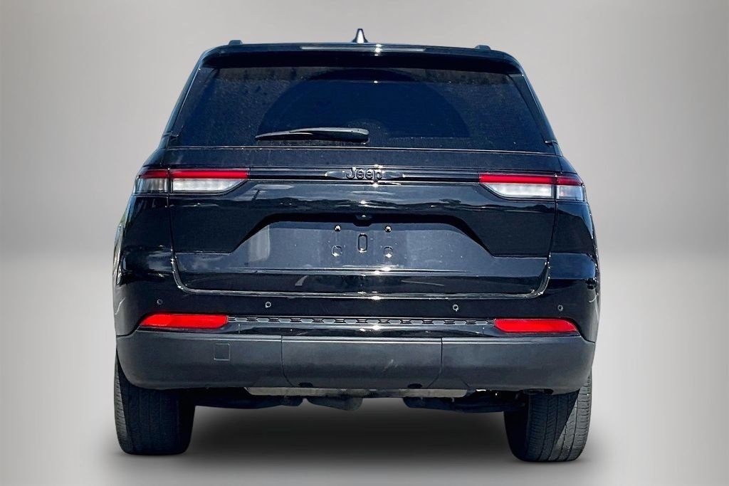 Used 2022 Black Jeep Altitude image 6