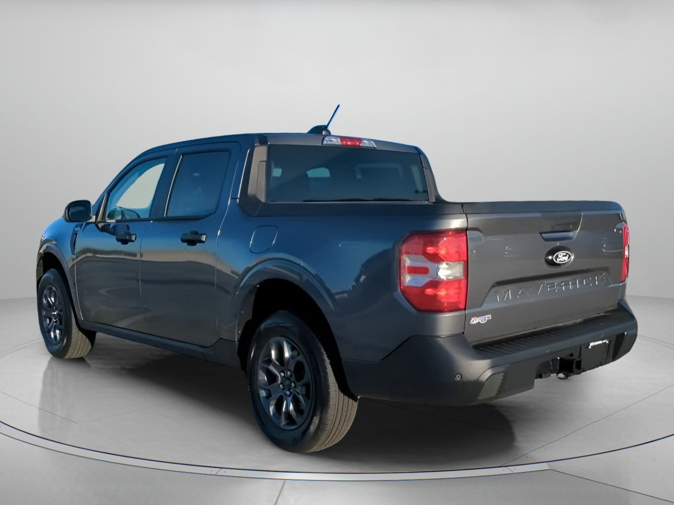 New 2026 Carbonized Gray Metallic Ford XLT image 18