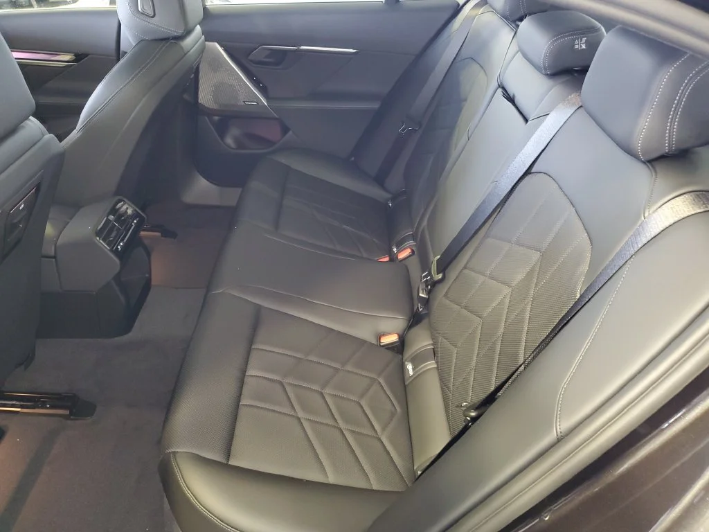 Used 2027 Dark Graphite Metallic BMW 530i image 11