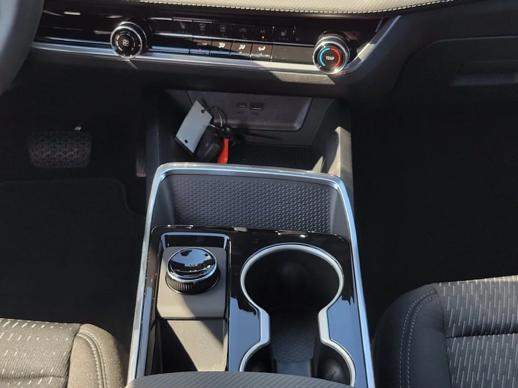New 2027 Summit White Chevrolet LT image 22