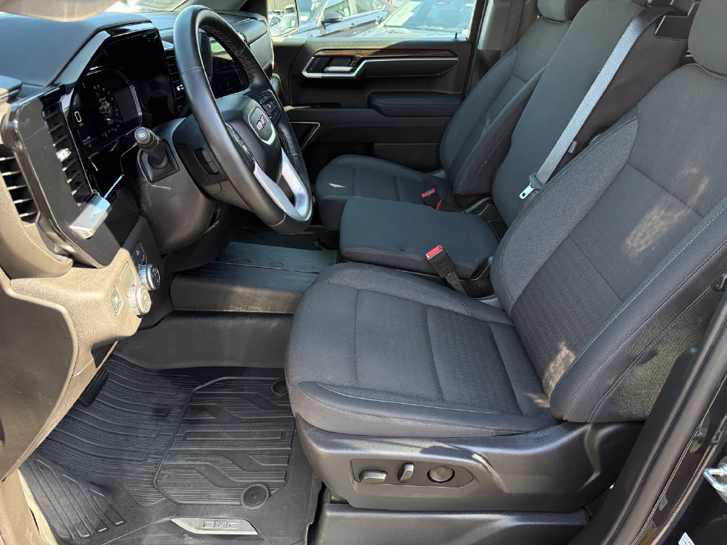 Used 2026 Titanium Rush Metallic GMC Elevation image 24