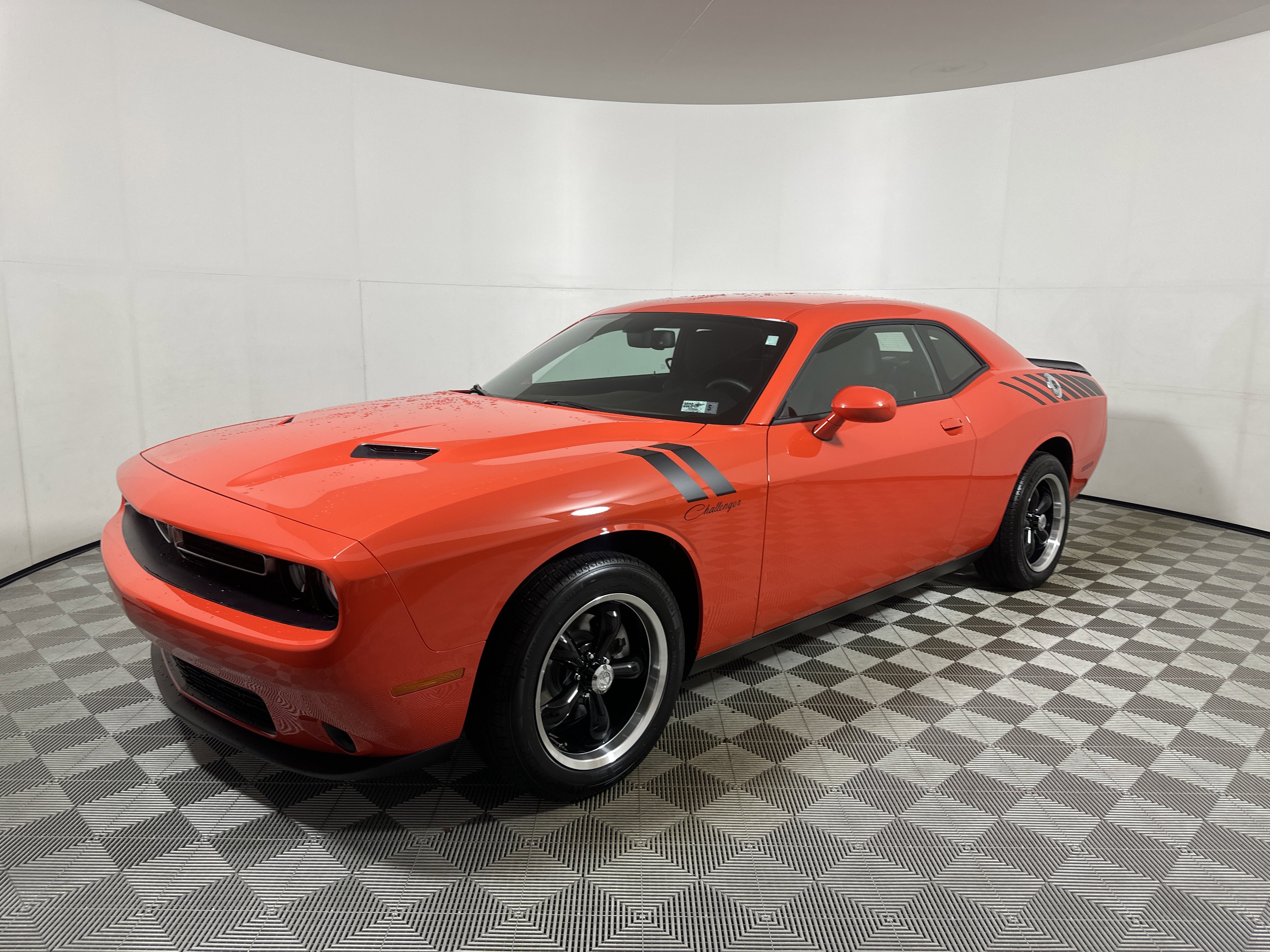 Certified Used 2023 Go Mango Dodge SXT image 3