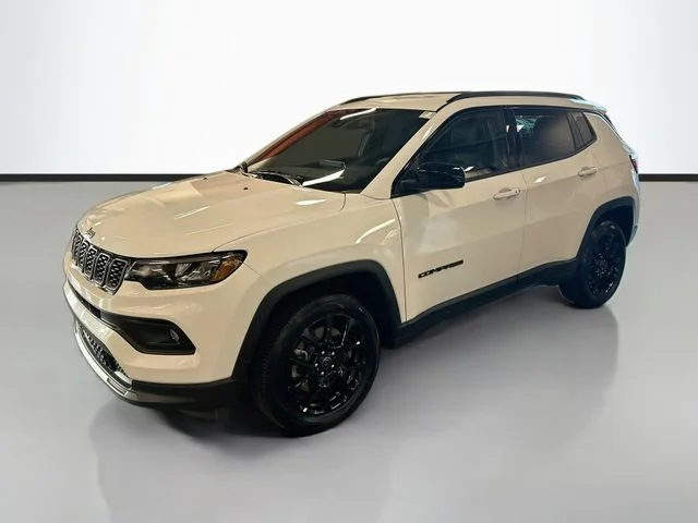 Used 2025 White Jeep Latitude image 7