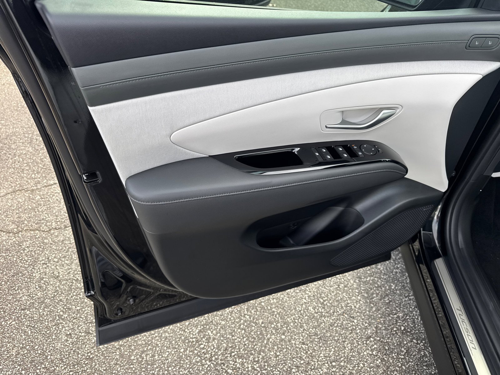 New 2026 Phantom Black Hyundai Limited image 10