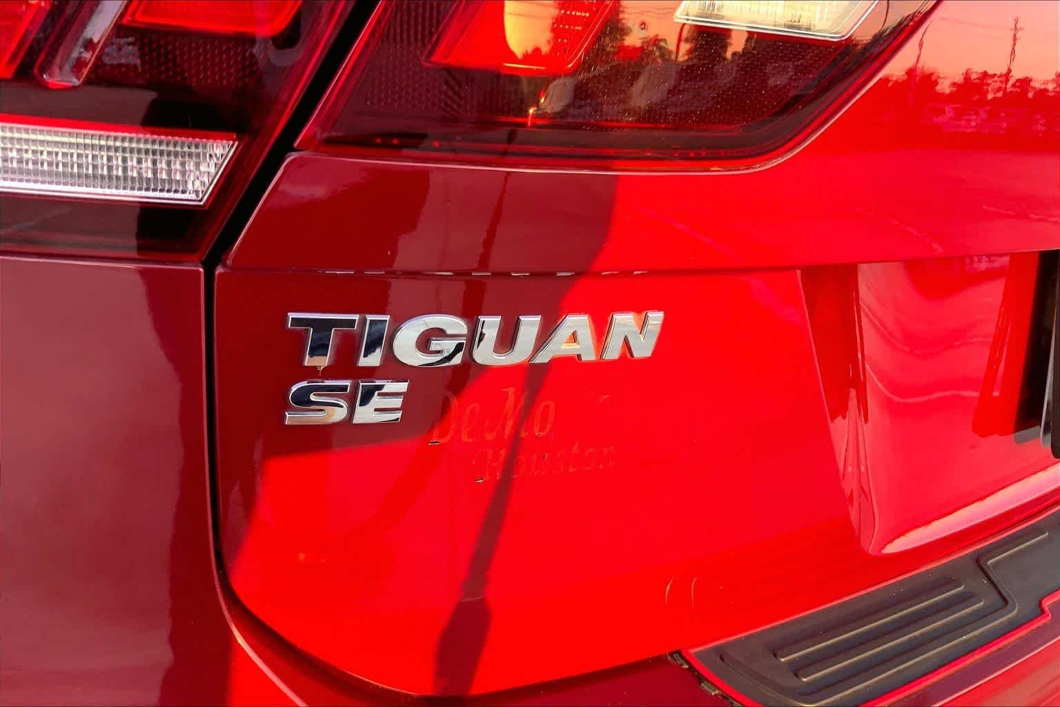 Used 2018 Cardinal Red Metallic Volkswagen SE image 30