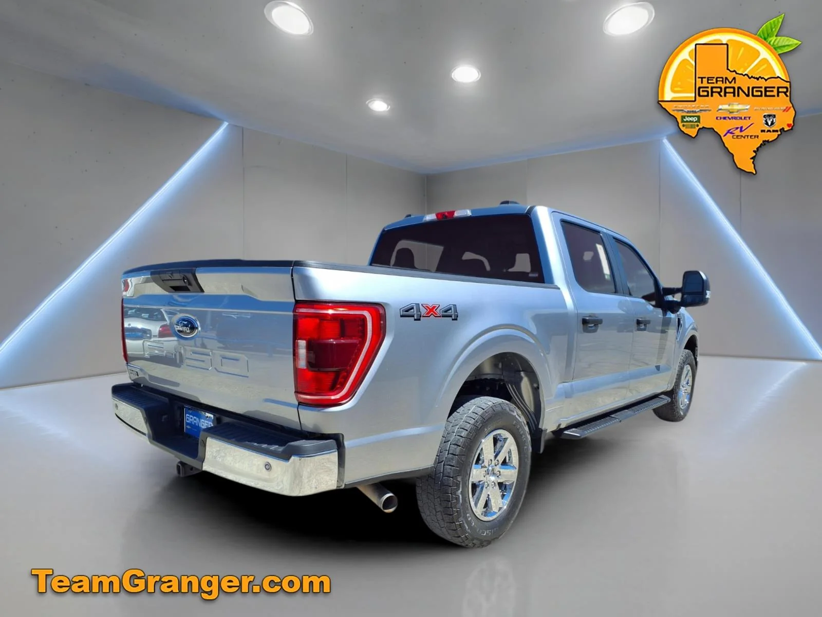Used 2022 Silver Ford XLT image 2