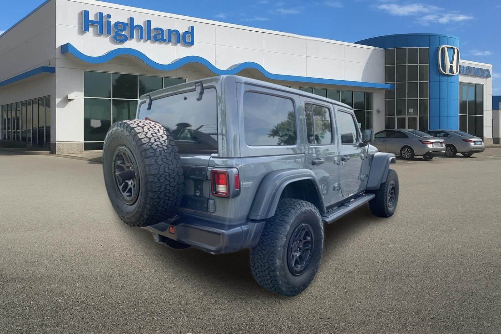 Used 2023 Gray Jeep High Tide image 4