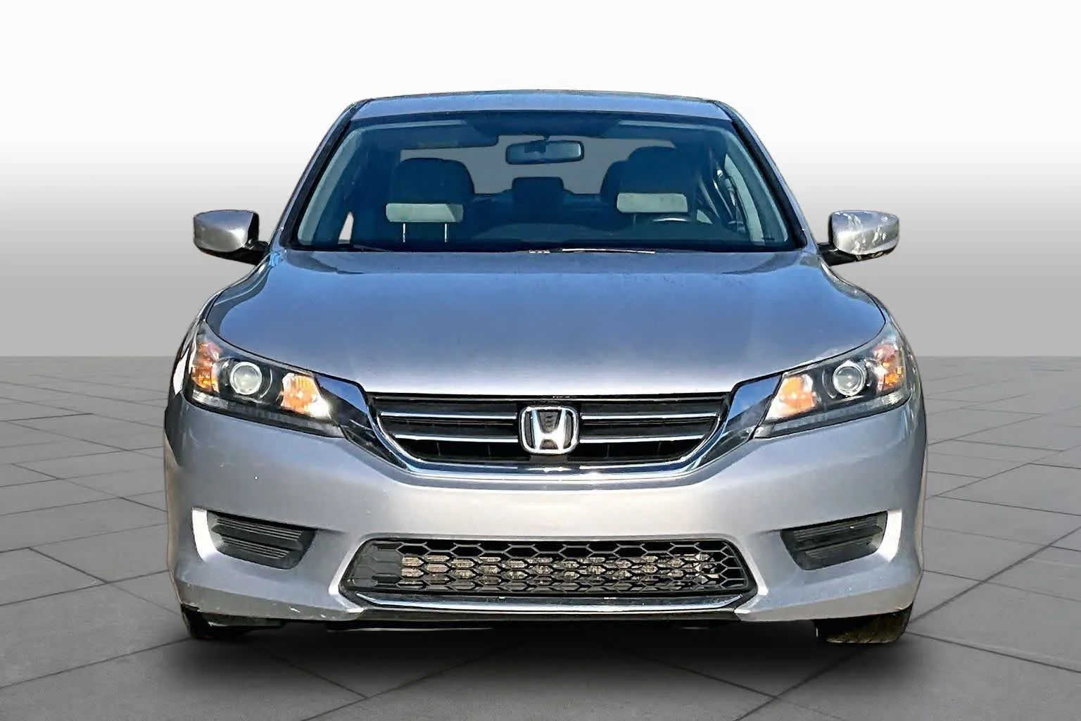 Used 2013 Alabaster Silver Metallic Honda LX image 3