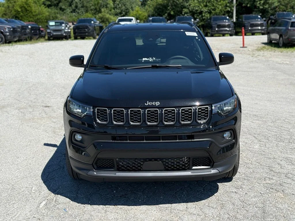 New 2026 Diamond Black Crystal Pearl-Coat Exterior Paint Jeep Latitude image 3