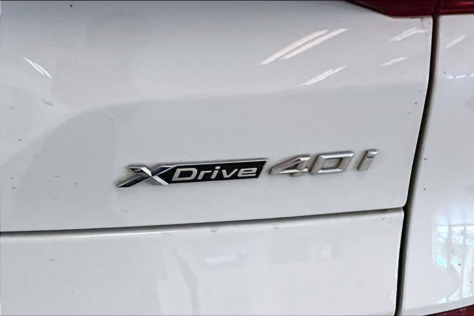 Used 2023 Alpine White BMW xDrive40i image 9